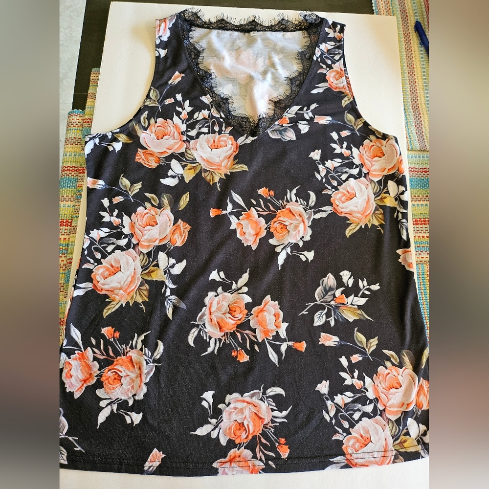 Nwot Floral Sleeveless Top